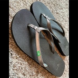 Sanuk size 7 yoga mat flip flops